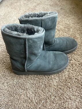 UGG Gray Short Suede Shearling Boots Size 9